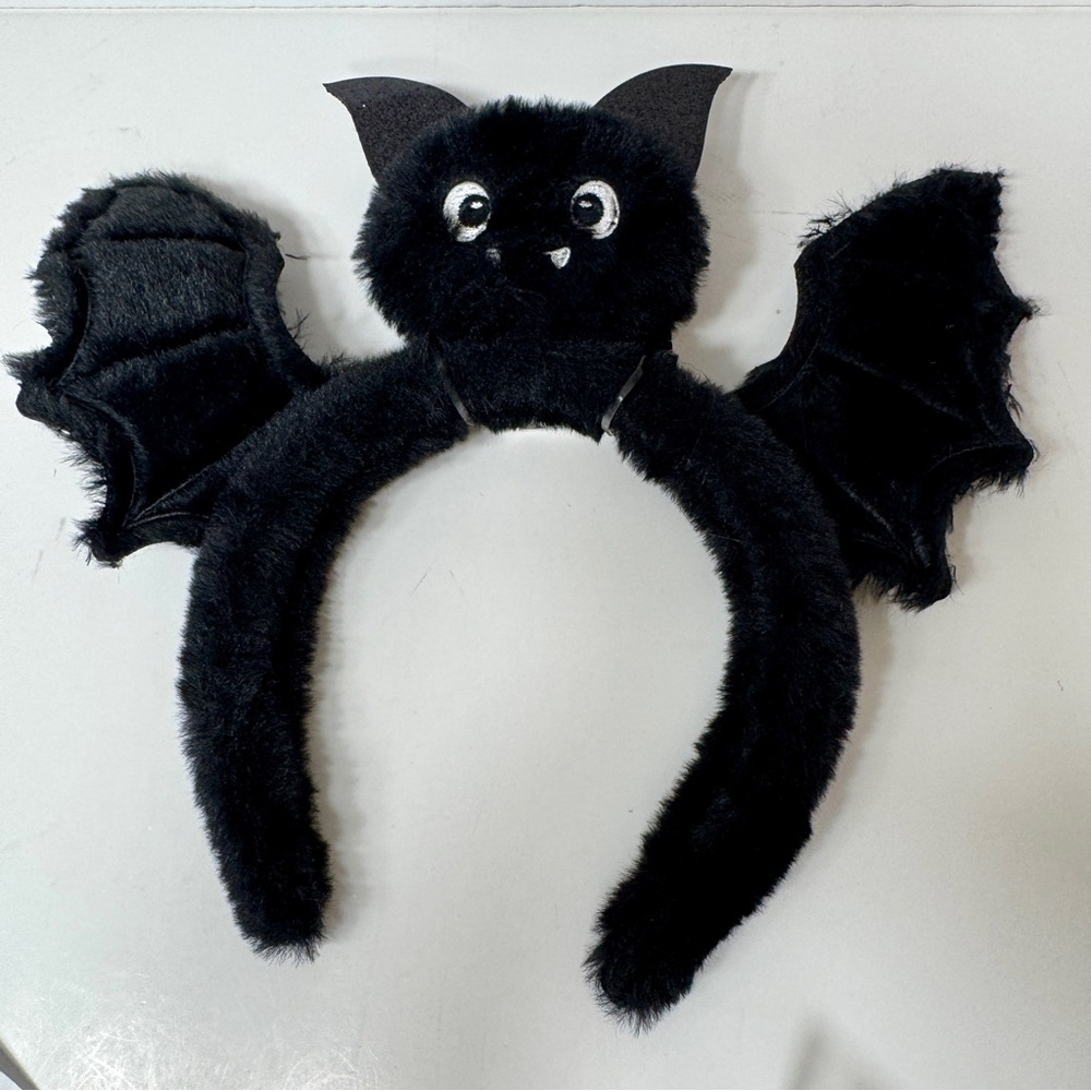 NWT. Primark Halloween Bat Headband. plush Halloween bat headband